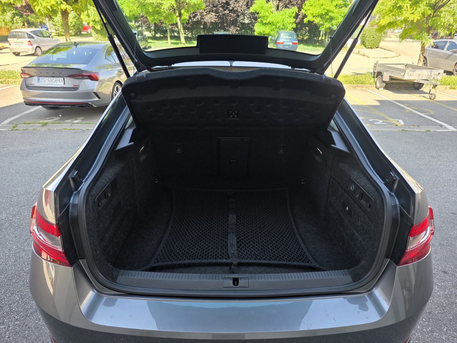 Škoda Superb iV Plag-in hybrid DSG HR-auto 2022g reg 5.2027g, fotografija 17