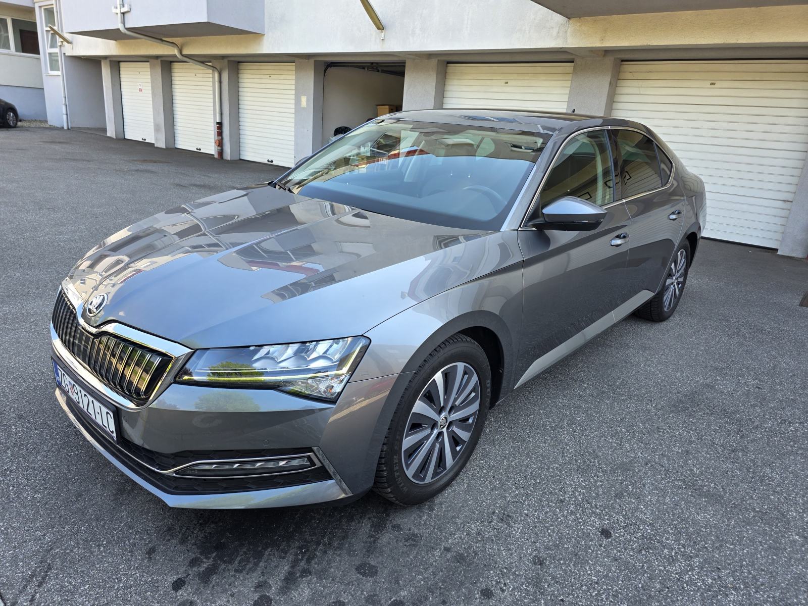 Škoda Superb iV Plag-in hybrid DSG HR-auto 2022g reg 5.2027g, fotografija 10