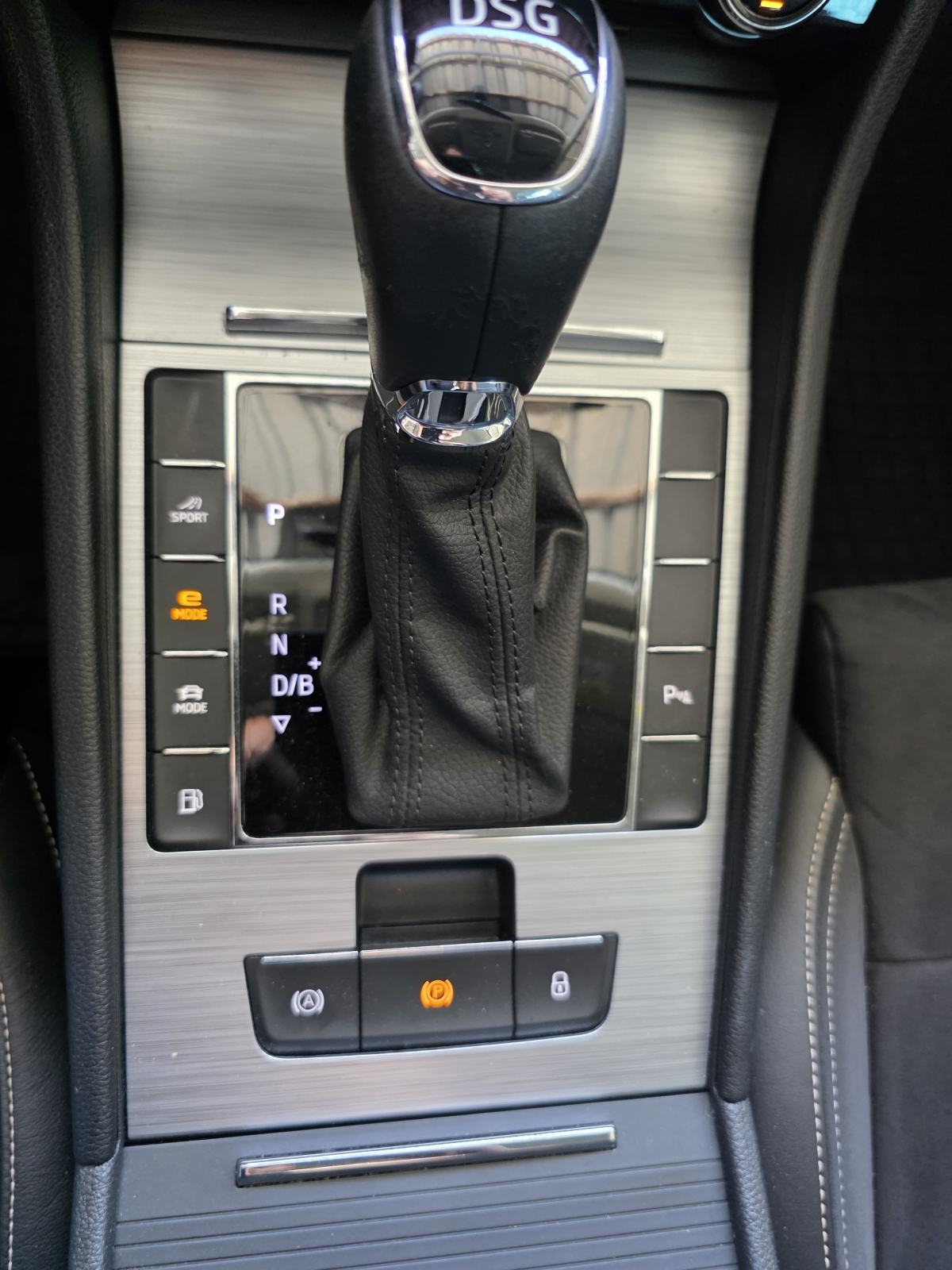 Škoda Superb iV Plag-in hybrid DSG HR-auto 2022g reg 5.2027g, fotografija 13