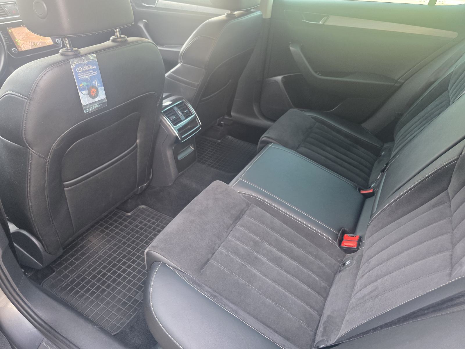 Škoda Superb iV Plag-in hybrid DSG HR-auto 2022g reg 5.2027g, fotografija 16