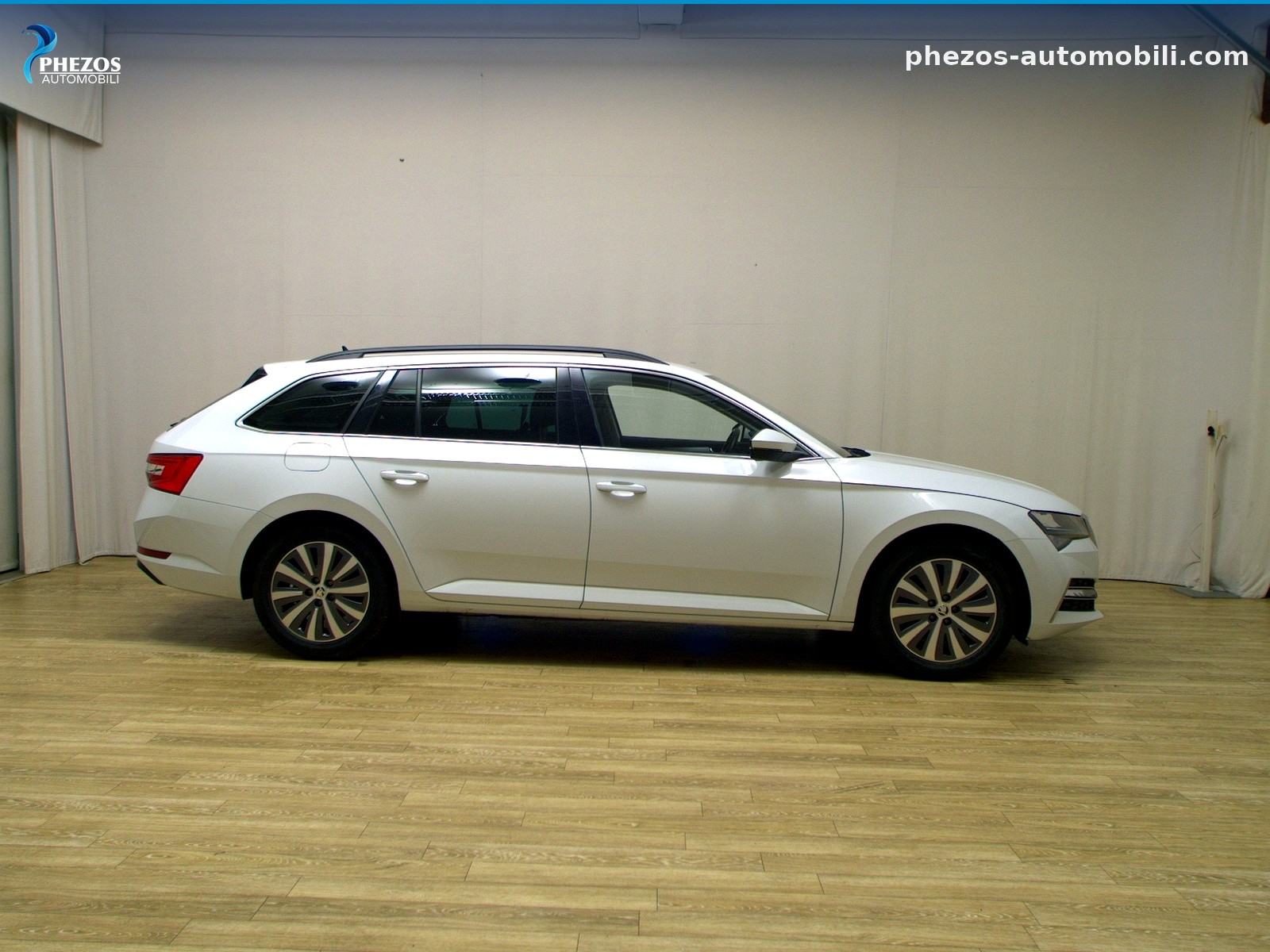 Škoda Superb Kombi 1.4 TSI iV Ambition, fotografija 2