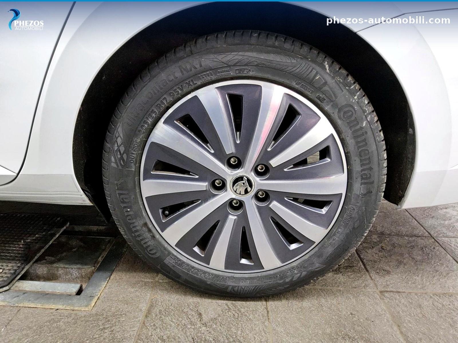 Škoda Superb Kombi 1.4 TSI iV Ambition, fotografija 11