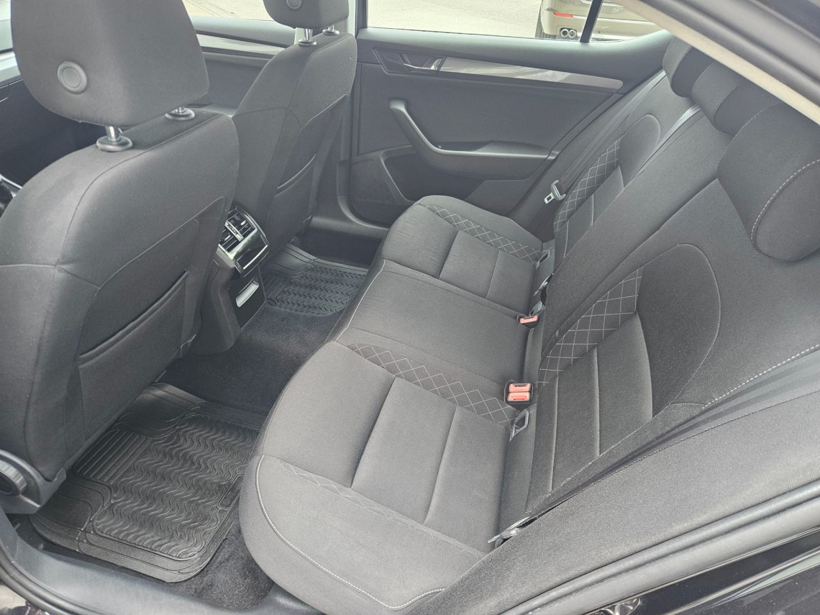 Škoda Superb Limousine 2,0 TDI L&K,163000 km,VRIJEDI POGLEDATI!, fotografija 14