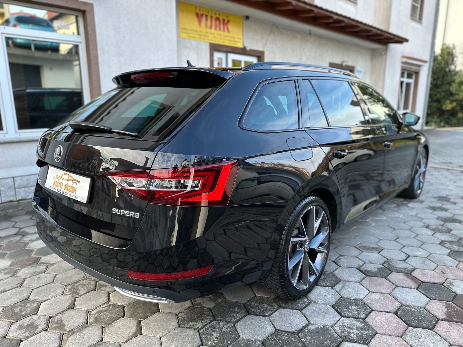 Škoda Superb Sportline 2,0 TDI automatik TOP STANJE -SERVIS-GARANCIJA!, fotografija 5