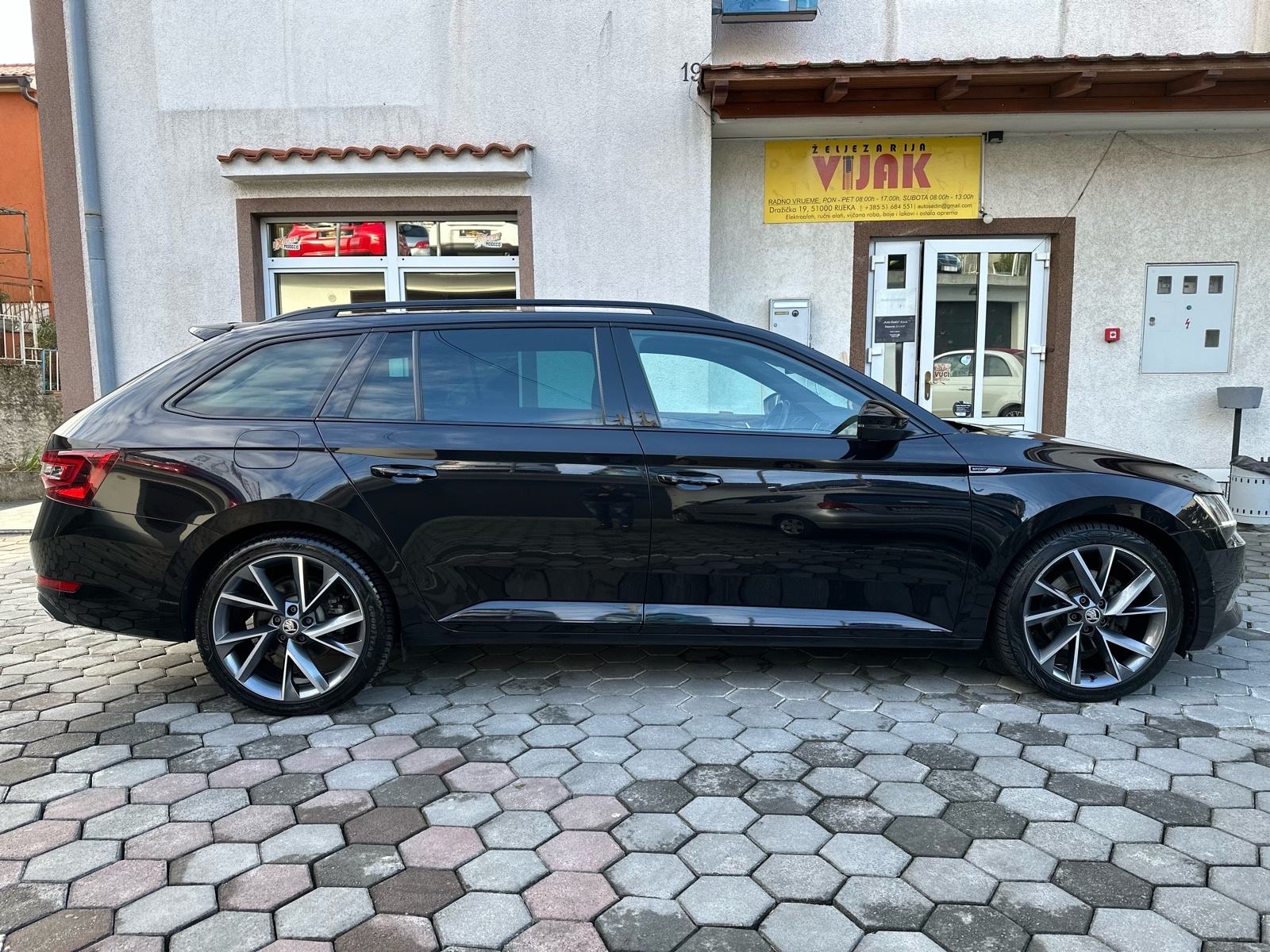 Škoda Superb Sportline 2,0 TDI automatik TOP STANJE -SERVIS-GARANCIJA!, fotografija 6