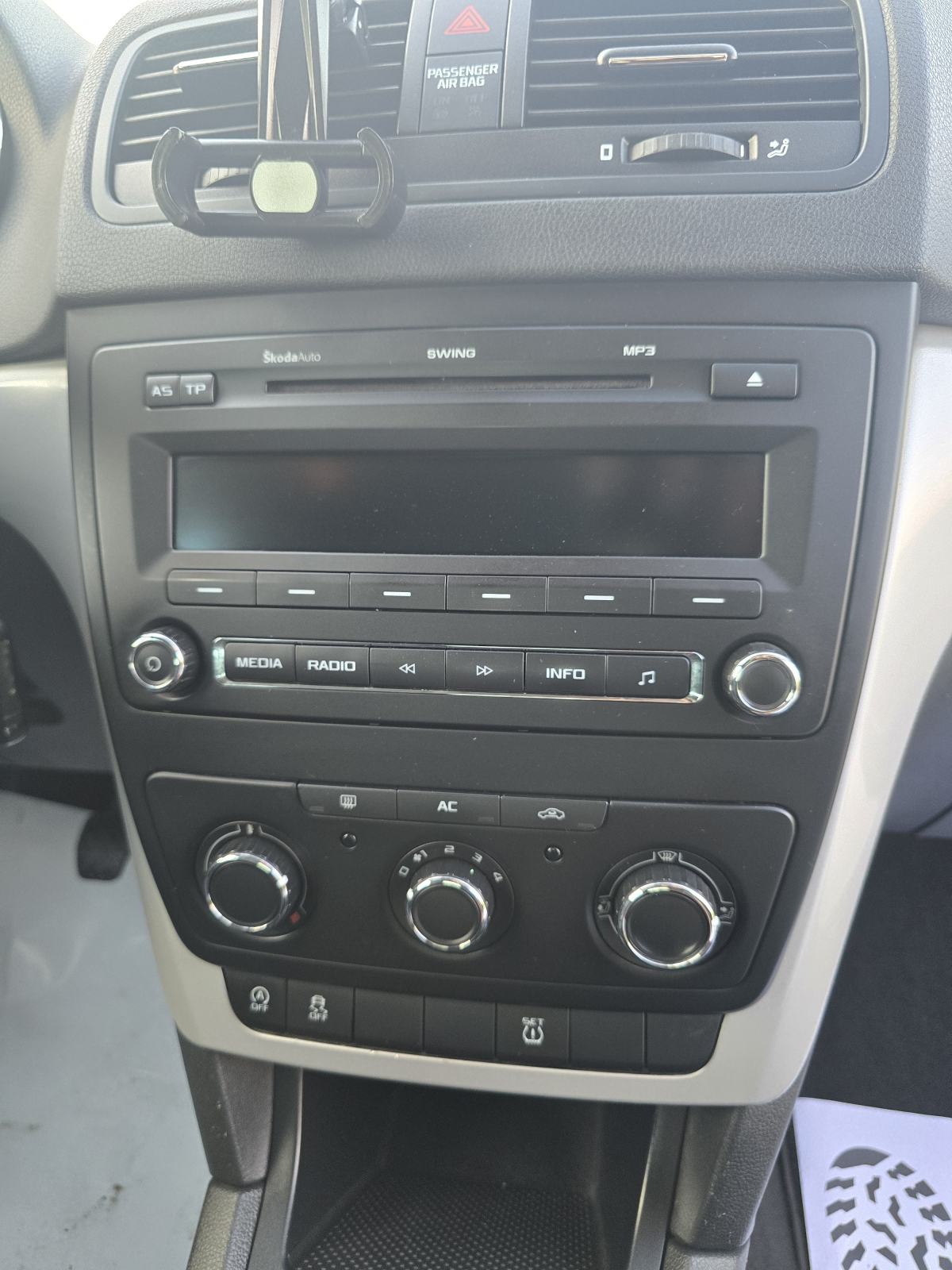 Škoda Yeti 1,6 TDI-2013god.mod-KLIMA-alu,167tkm,chrom,tempomat,KARTICE, fotografija 14