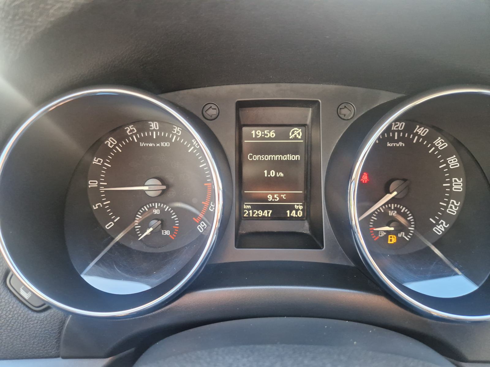 Škoda Yeti 1,6 TDI kuka Kartice do 36 mj jamstvo uz dogovor, fotografija 7