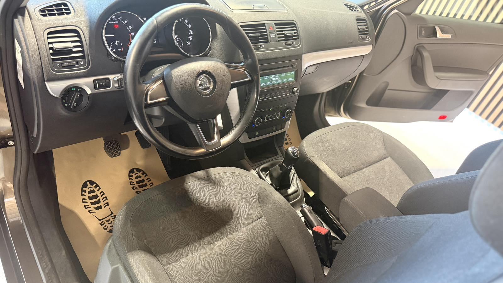 Škoda Yeti 2,0 TDI *TEMPOMAT - PDC - ALU 16'' - 12 MJ JAMSTVO*, fotografija 14