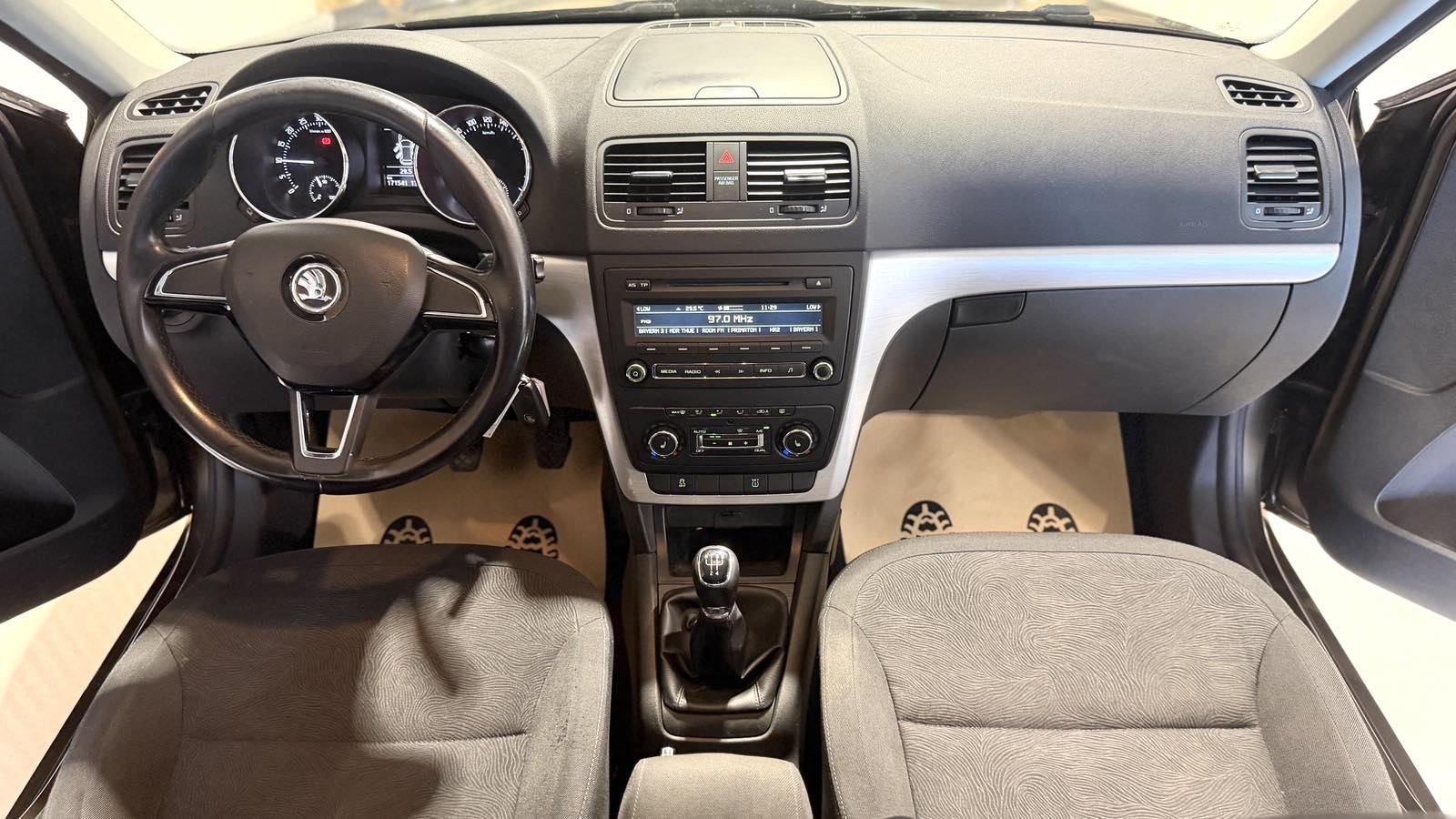 Škoda Yeti 2,0 TDI *TEMPOMAT - PDC - ALU 16'' - 12 MJ JAMSTVO*, fotografija 13