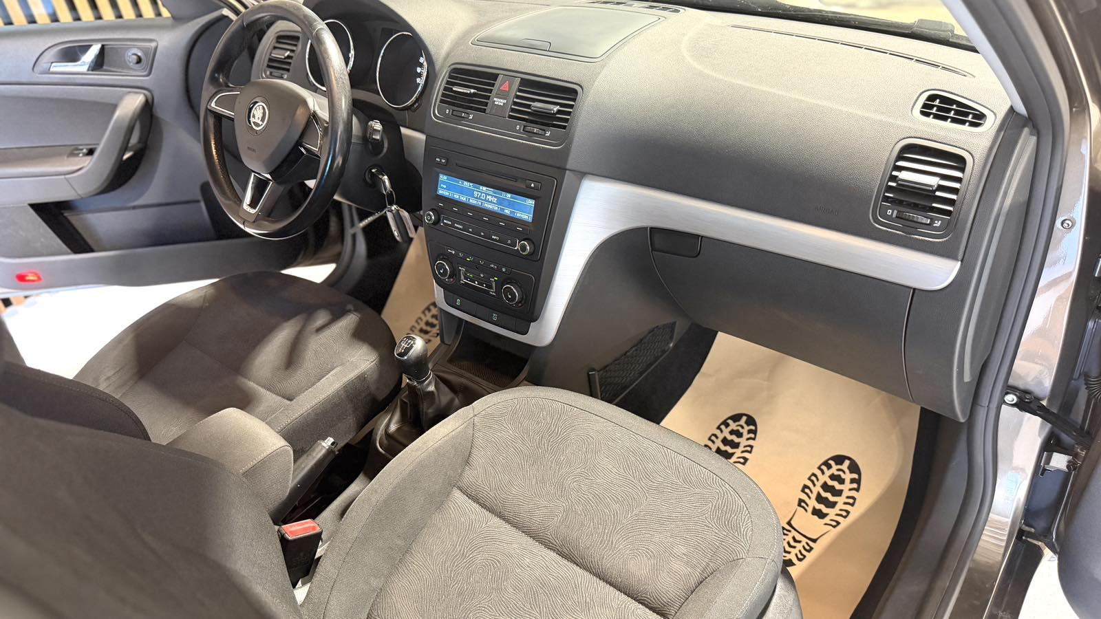 Škoda Yeti 2,0 TDI *TEMPOMAT - PDC - ALU 16'' - 12 MJ JAMSTVO*, fotografija 16