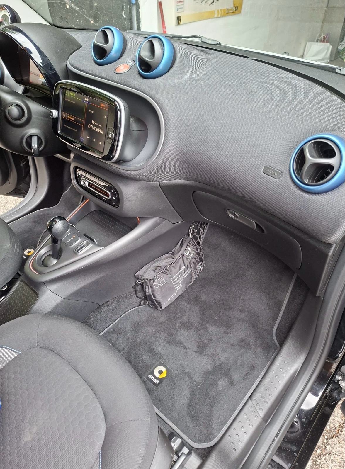 Smart EQ fortwo EXCLUSIVE/LED/PANORAMA/KAMERA/CARPLAY/REG 1 GOD, fotografija 6