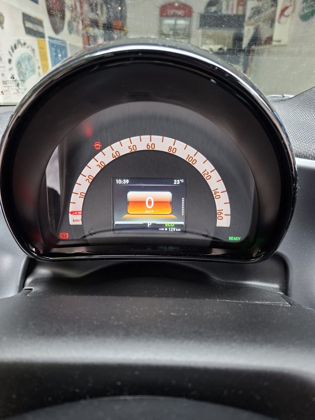 Smart EQ fortwo EXCLUSIVE/LED/PANORAMA/KAMERA/CARPLAY/REG 1 GOD, fotografija 16