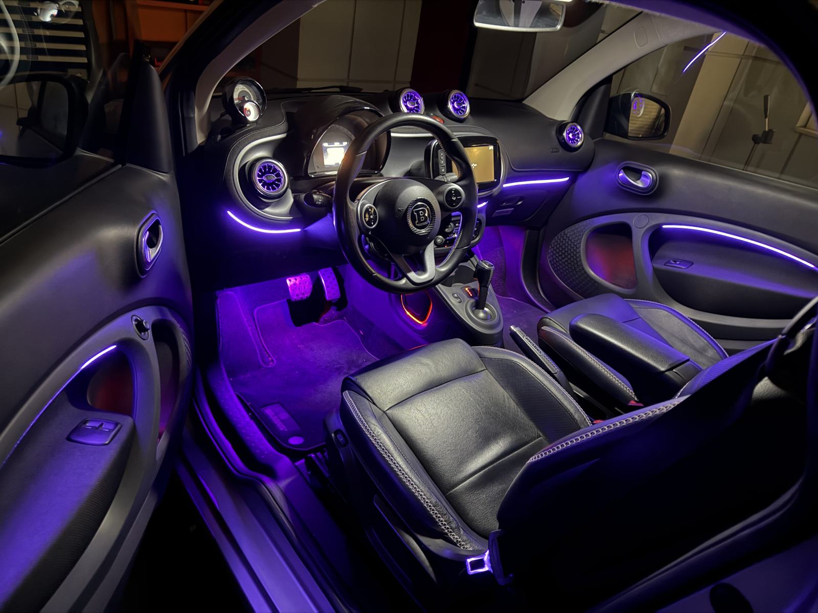 Smart EQ fortwo Brabus – 2019. – 22 kW – PANORAMA – KOŽA – TOP STANJE, fotografija 7