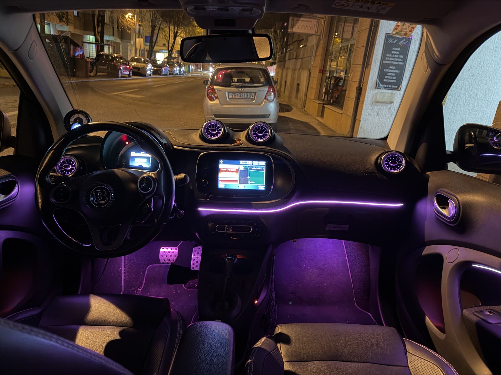 Smart EQ fortwo Brabus – 2019. – 22 kW – PANORAMA – KOŽA – TOP STANJE, fotografija 13