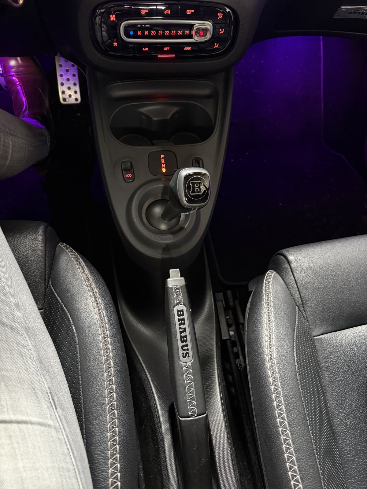 Smart EQ fortwo Brabus – 2019. – 22 kW – PANORAMA – KOŽA – TOP STANJE, fotografija 14