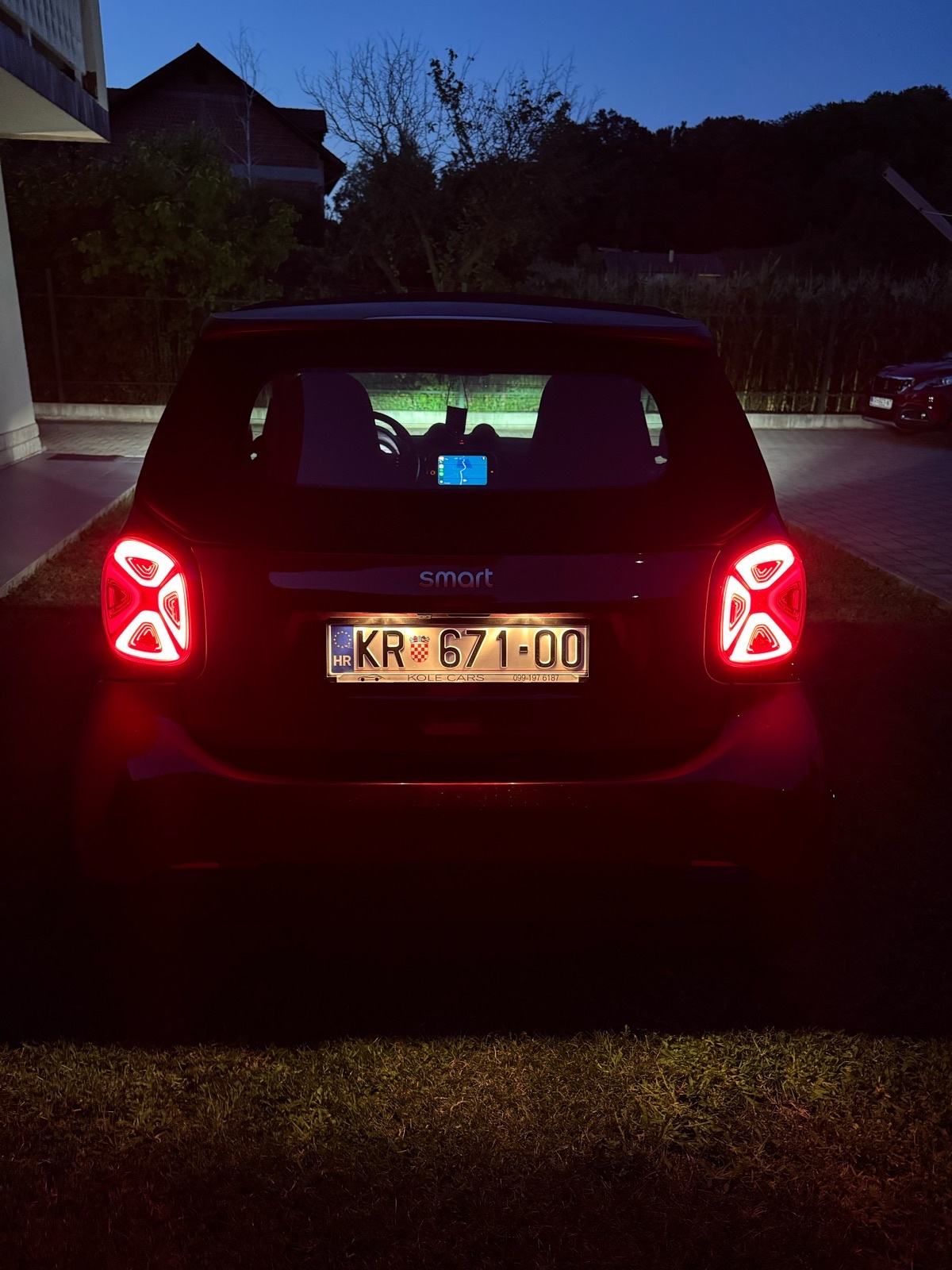 Smart EQ fortwo 1.3€/100 *Cabrio*JBL*REG.GOD DANA*, fotografija 18