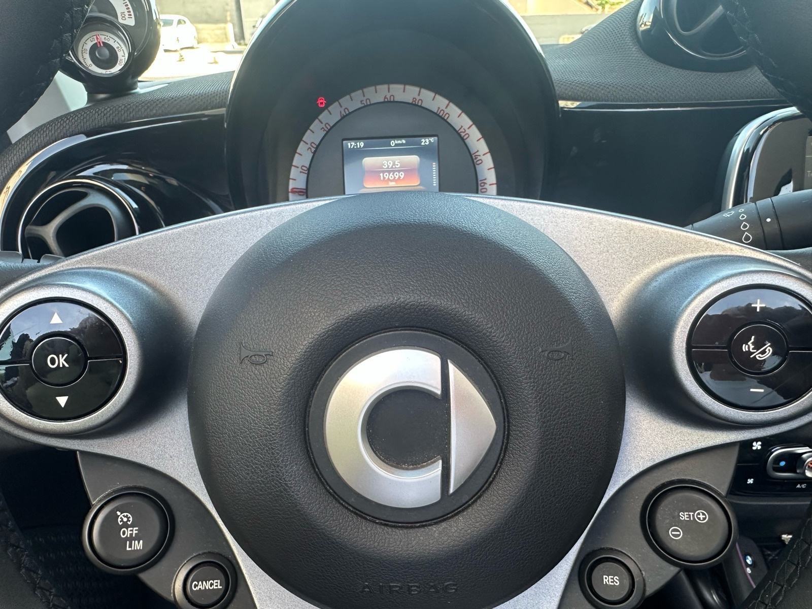 Smart EQ Cabrio SPORT, zamjena za smart benzin uz doplatu, FULL OPREMA, fotografija 15