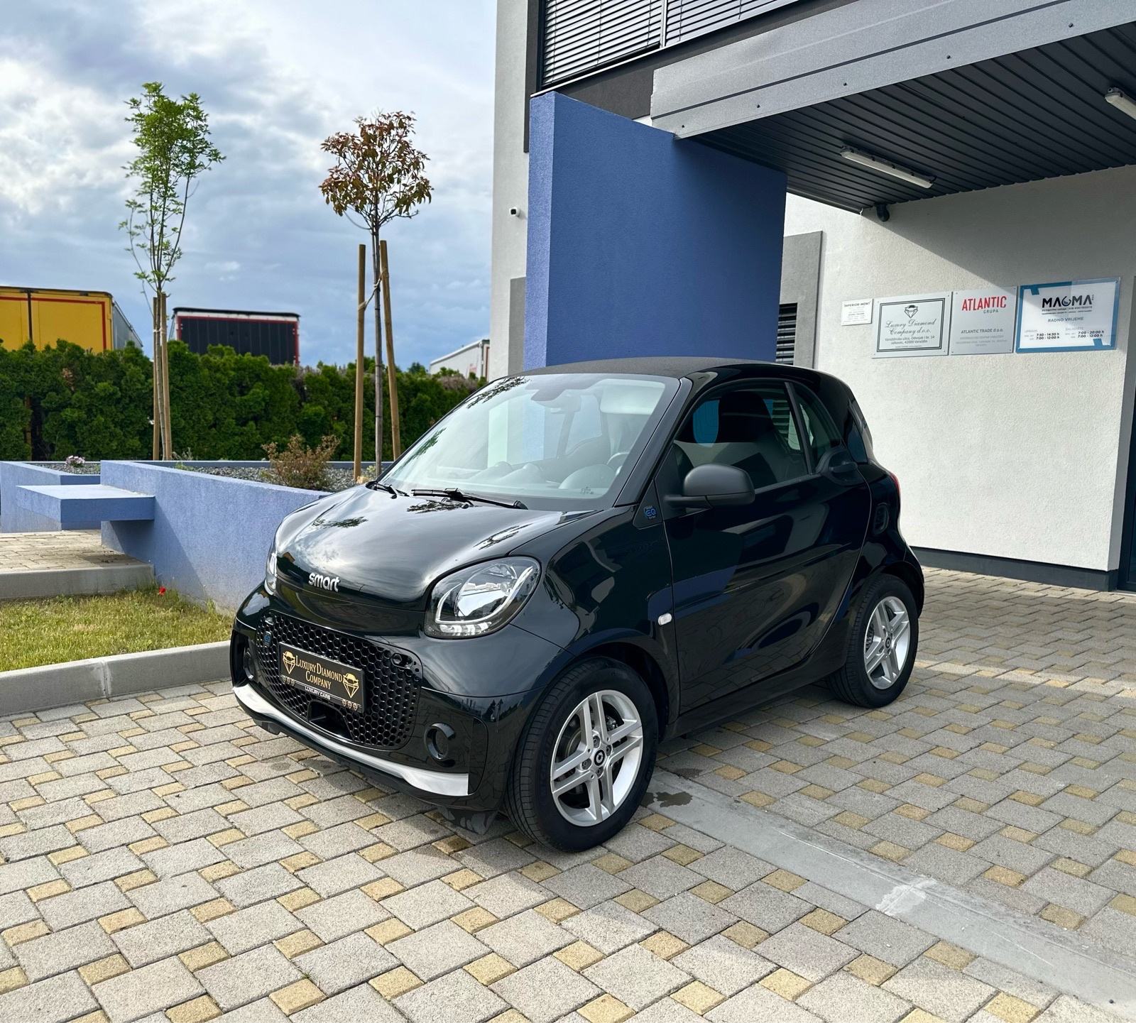 SMART EQ FORTWO** 60 KW** PLUS PAKET**