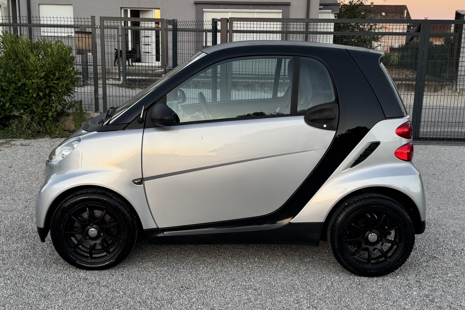 Smart fortwo 1.0 AUTOMATIK - KLIMA - IZVRSNO STANJE, fotografija 8