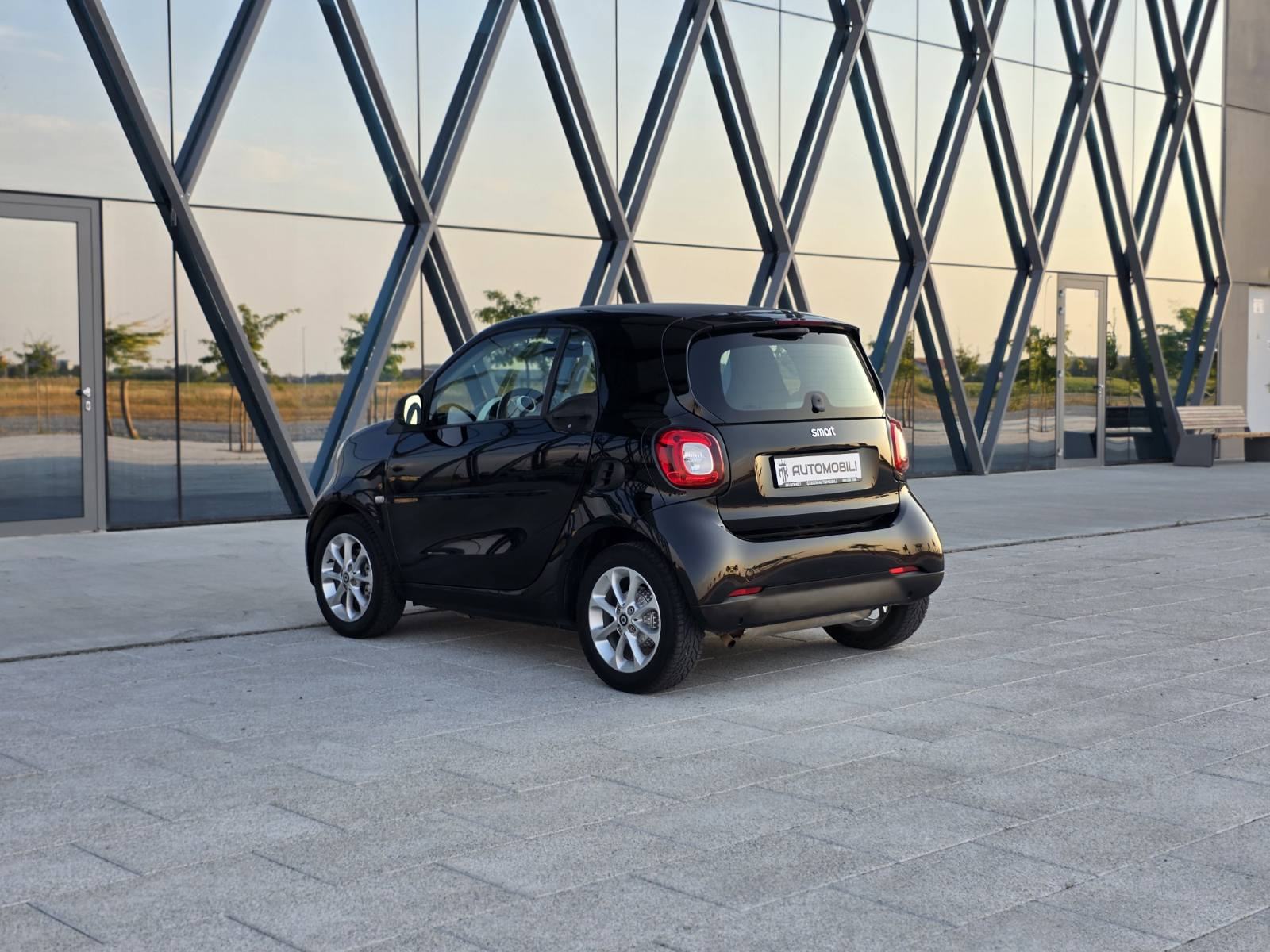 Smart fortwo 1.0 *MOGUĆA ZAMJENA*, fotografija 3