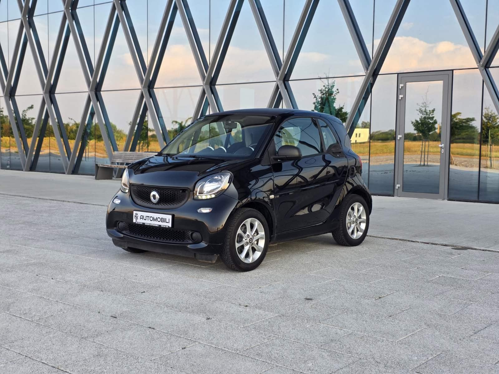 Smart fortwo 1.0 *MOGUĆA ZAMJENA*, fotografija 1