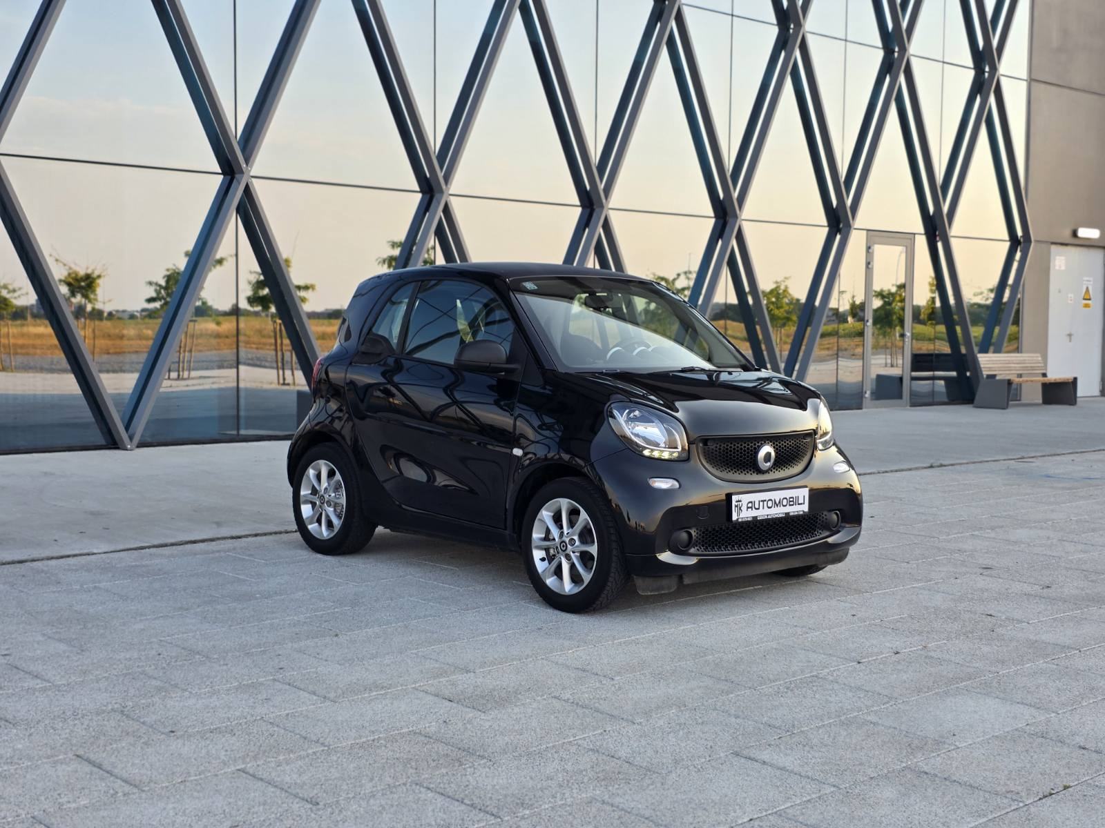 Smart fortwo 1.0 *MOGUĆA ZAMJENA*, fotografija 7