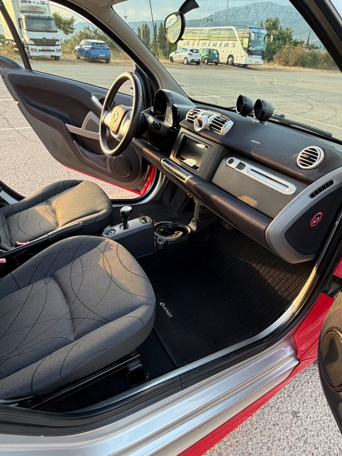 Smart ForTwo 1.0mhd Passion | Servo Volan | Top Stanje | Reg. do 07/27, fotografija 11
