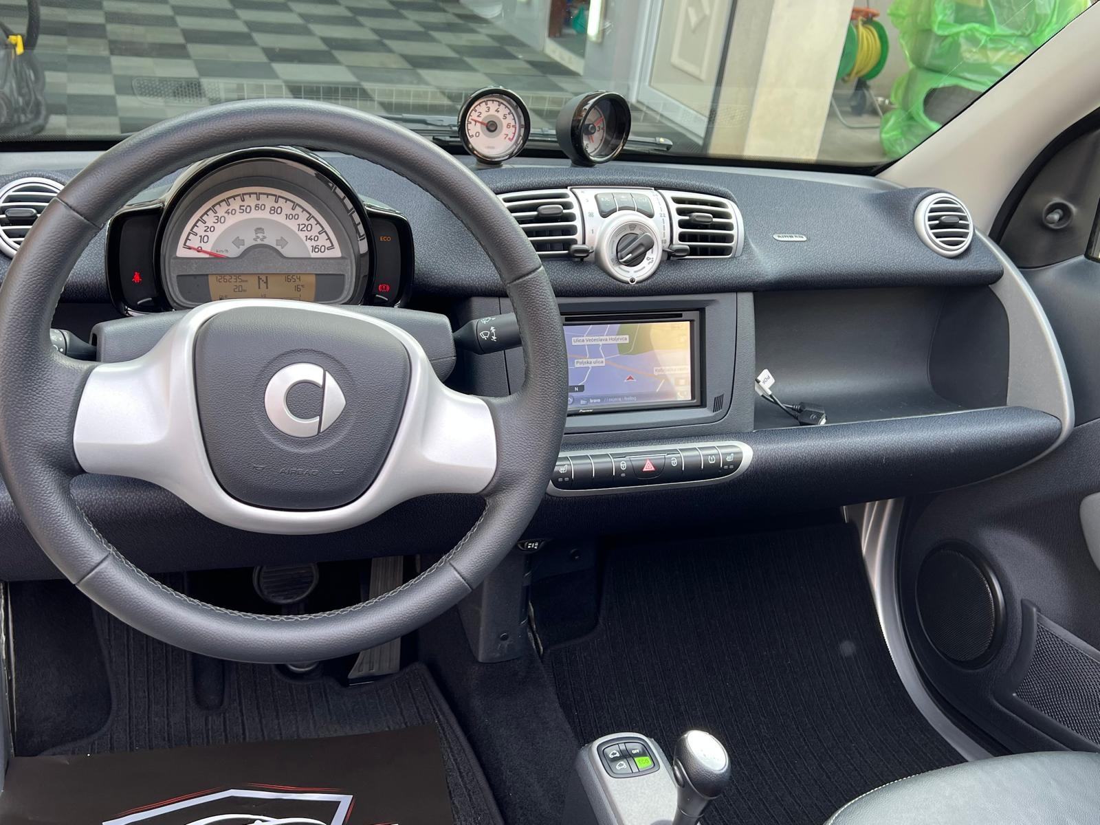 Smart fortwo cabrio 1.0 benzin automatik, fotografija 12