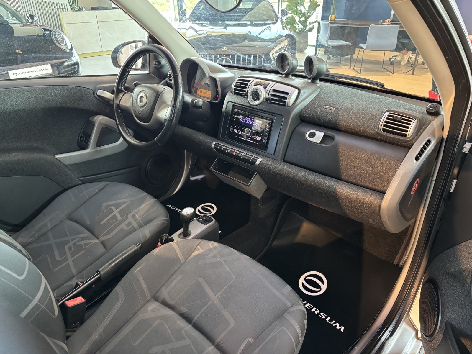 Smart ForTwo Cabrio Passion Automatic - klima, servo, alu 15", fotografija 8