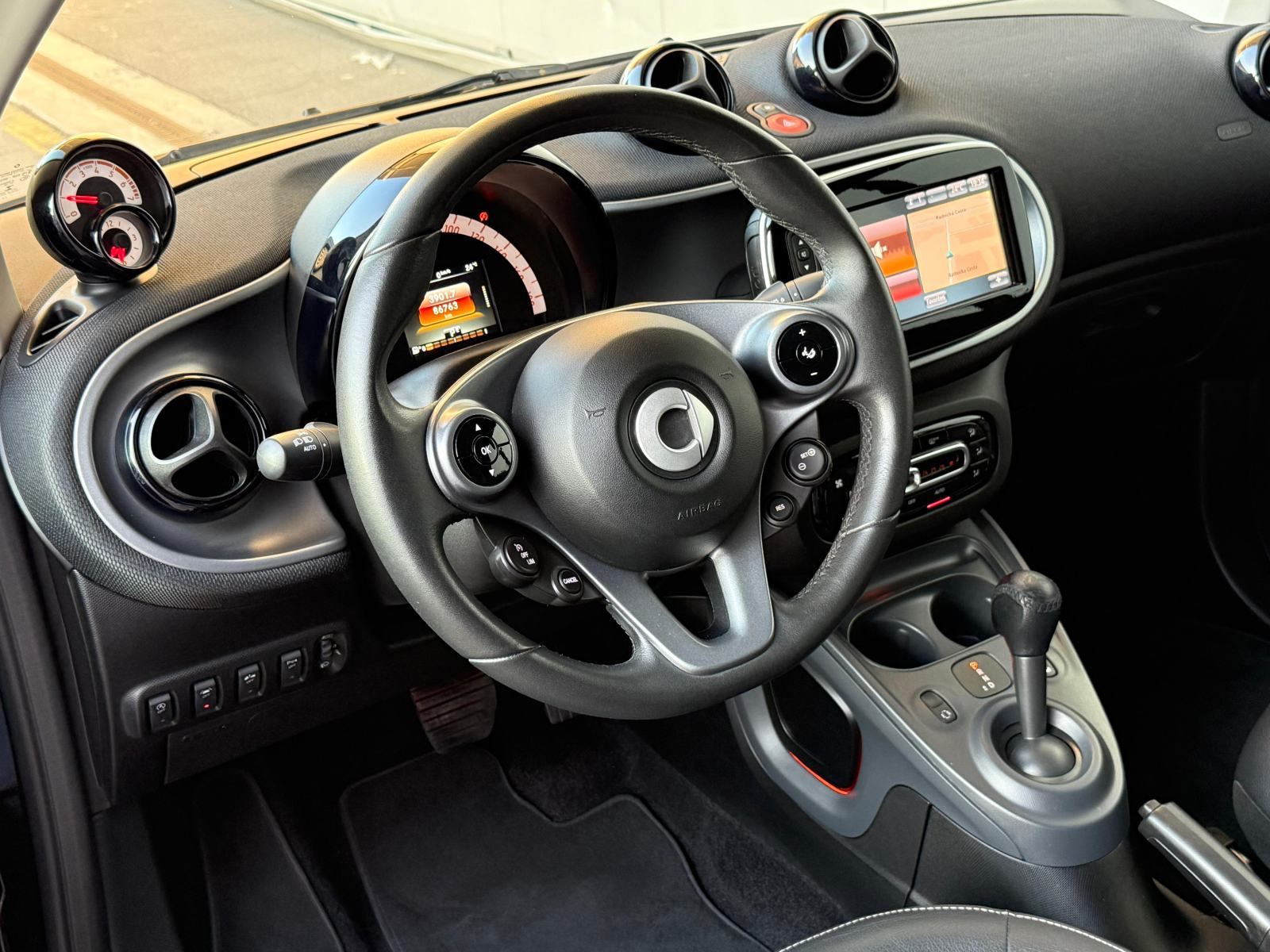 Smart fortwo cabrio TURBO 90KS,NAVI,AUTOMATSKA KLIMA,LED,KOŽA,PDC, fotografija 19