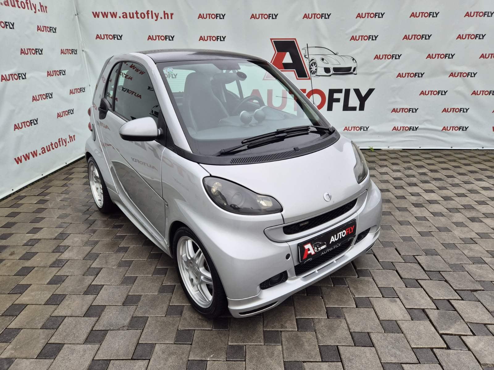 Smart fortwo coupe Brabus, HR auto, Stakleni krov, Koža, Navi, 17"alu, fotografija 3
