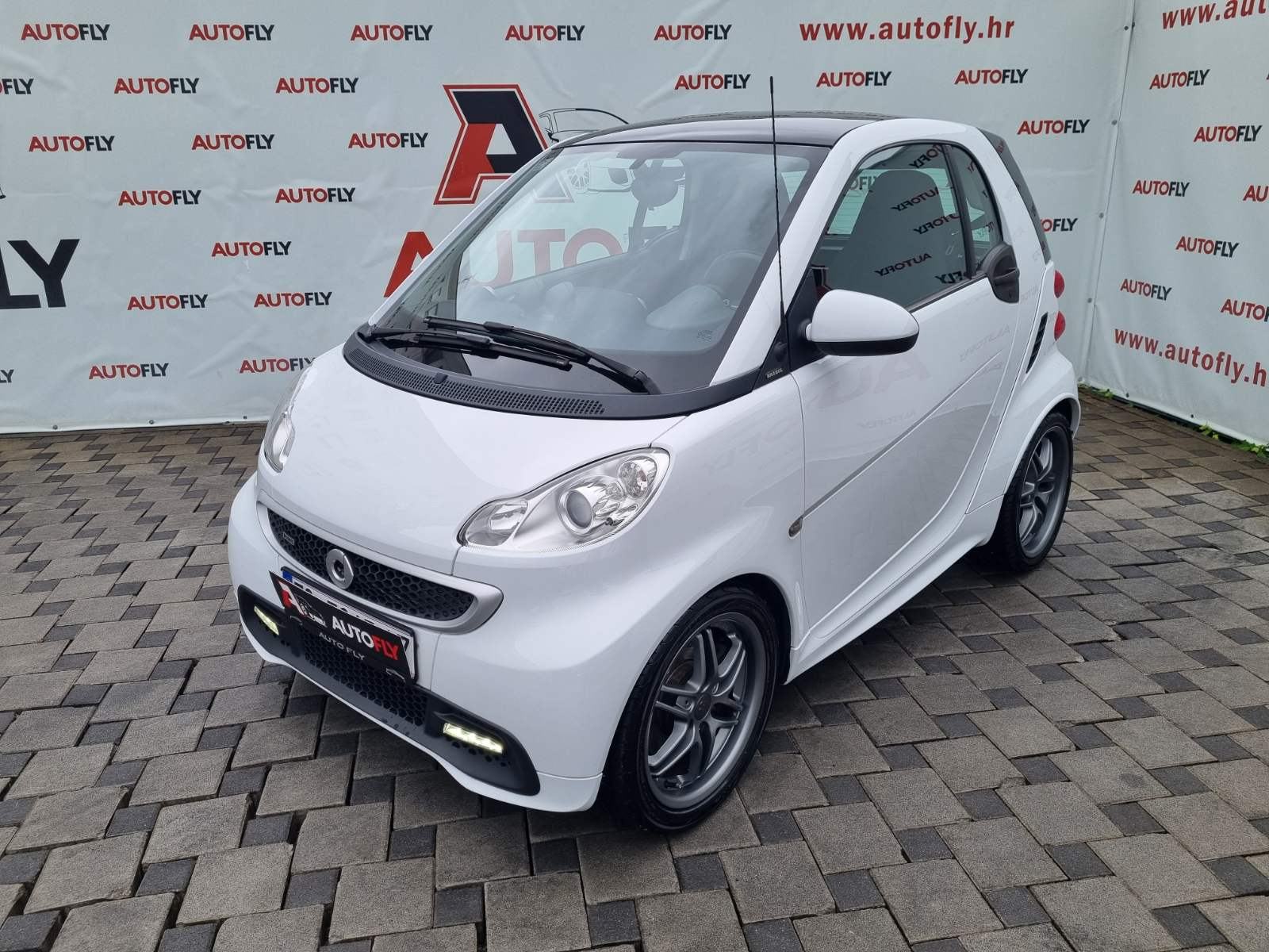 Smart fortwo coupe Brabus 102ks, Stakleni krov, Klima, 17"alu, fotografija 9