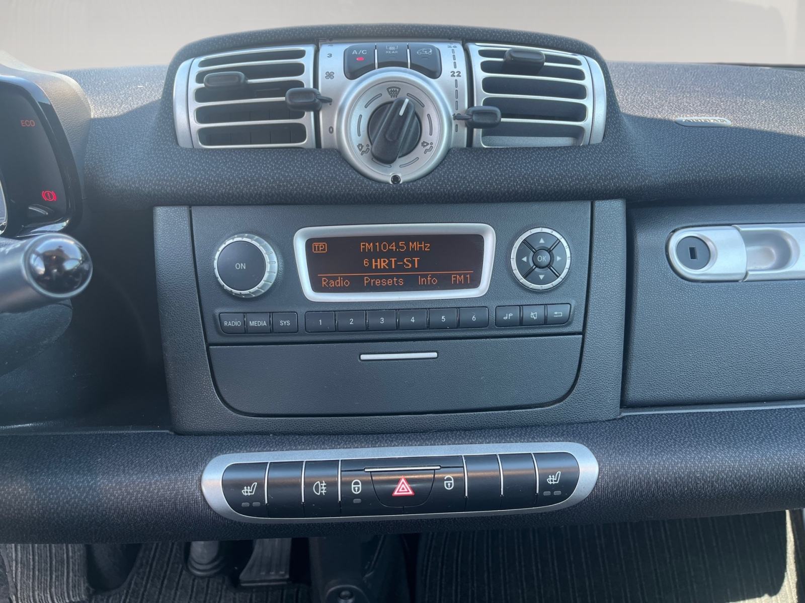 Smart fortwo 1.0 mhd Passion ✨SERVO VOLAN✨ Reg. 03/2027, fotografija 7