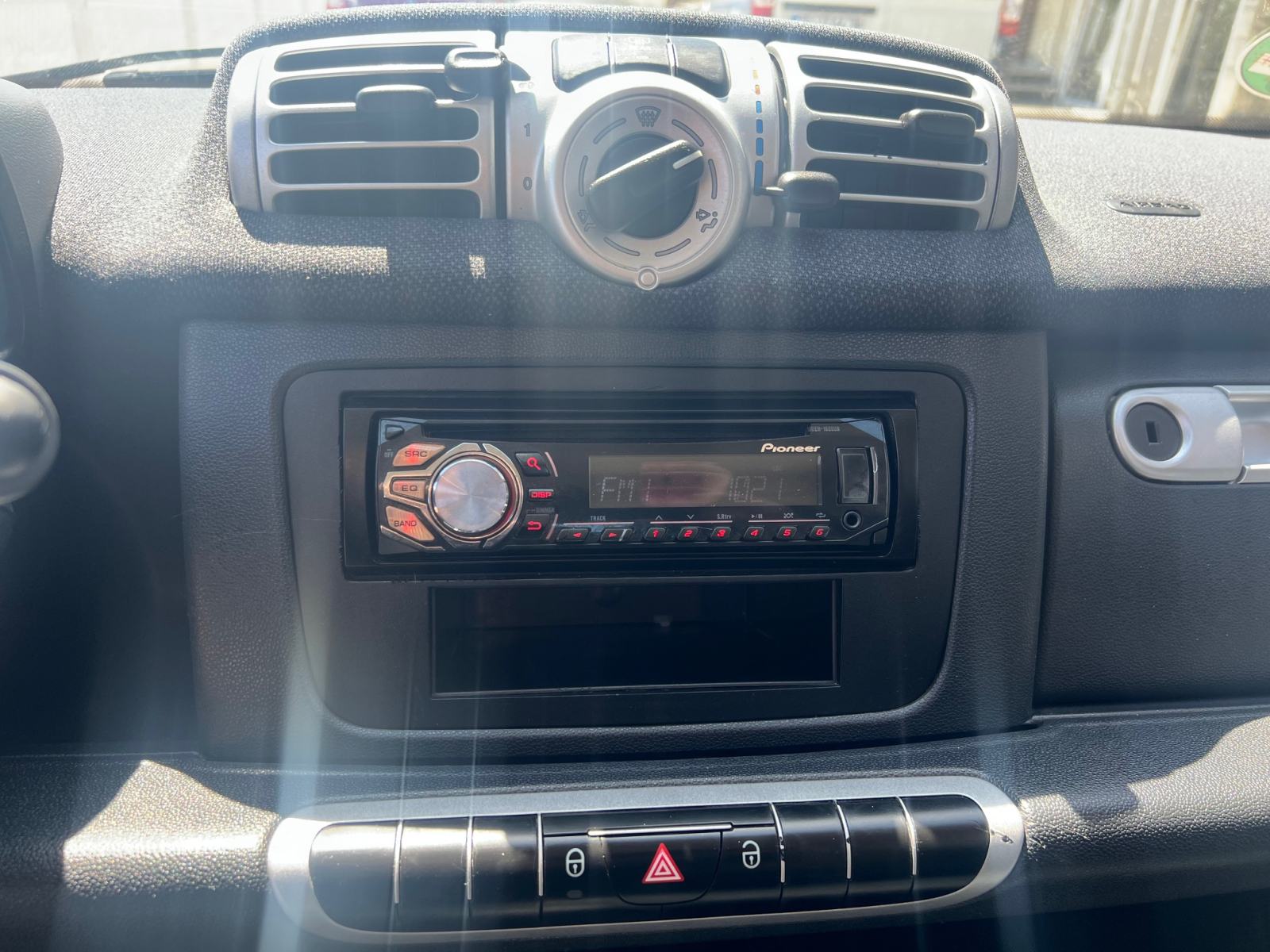 Smart fortwo coupe microhybrid *40 g.uvozimo osobna i teretna vozila*, fotografija 8