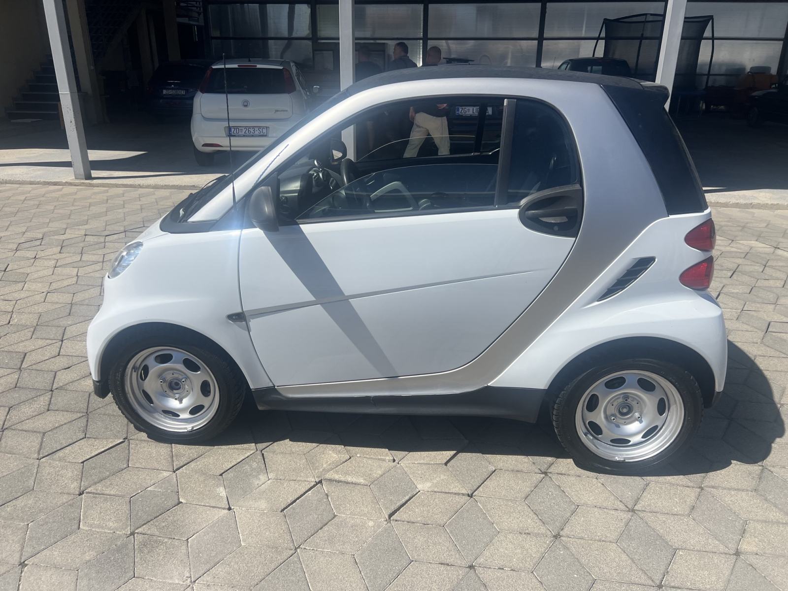 Smart fortwo coupe microhybrid *40 g.uvozimo osobna i teretna vozila*, fotografija 2