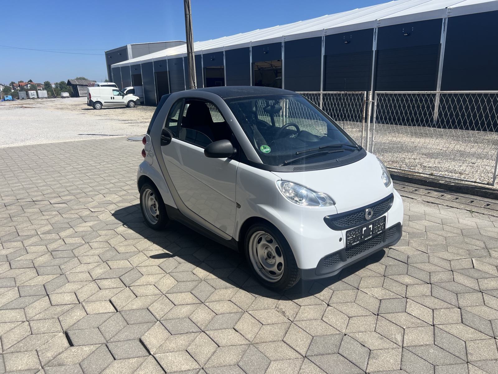 Smart fortwo coupe microhybrid *40 g.uvozimo osobna i teretna vozila*, fotografija 4
