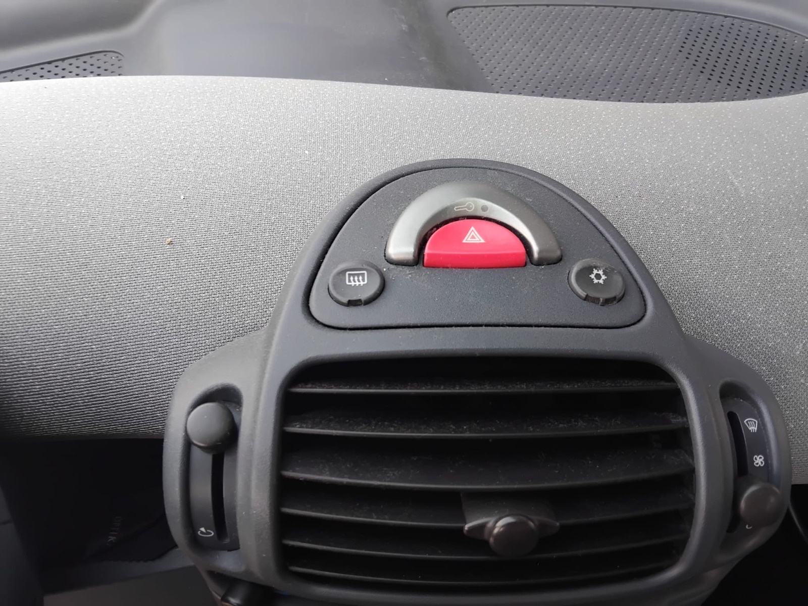 Smart fortwo coupe Pure Automatik,Klima,Nove Gume,Odlično Stanje,, fotografija 11
