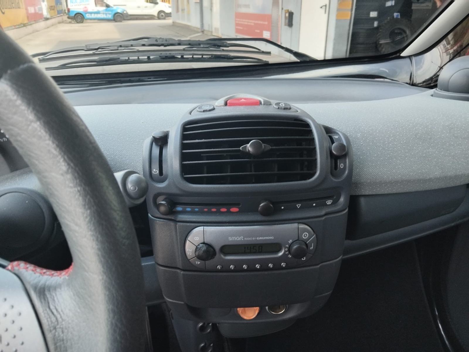 Smart fortwo coupe Pure Automatik,Klima,Nove Gume,Odlično Stanje,, fotografija 12
