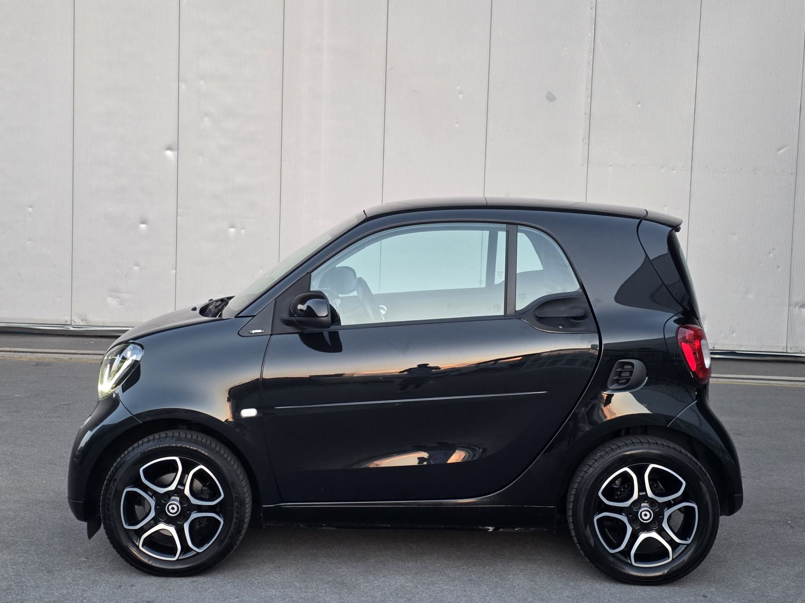 Smart fortwo coupe TURBO 66KW automatik,LED,PANO,NAVI,KOŽA,AUT.KLIMA, fotografija 8