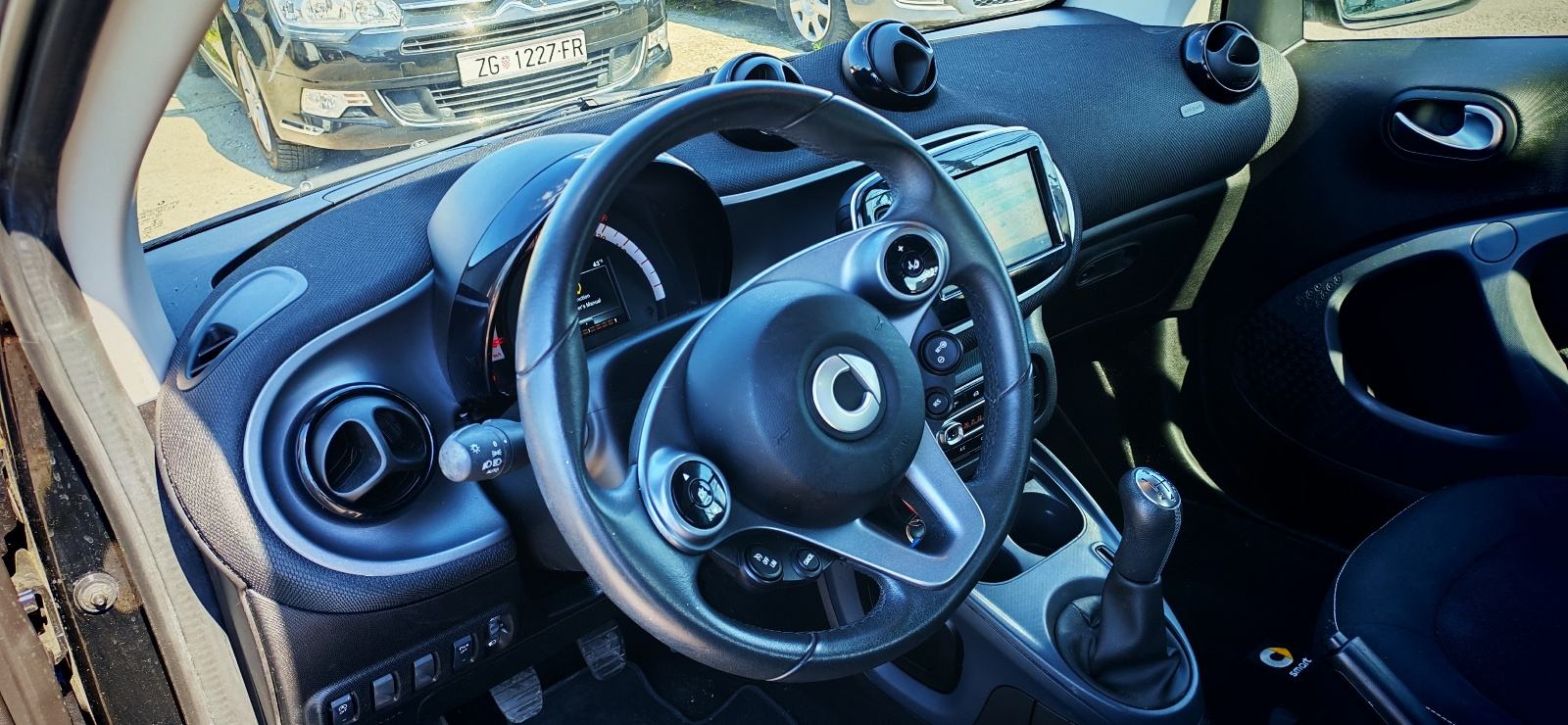 Smart fortwo coupe1.0 2019.G, fotografija 17