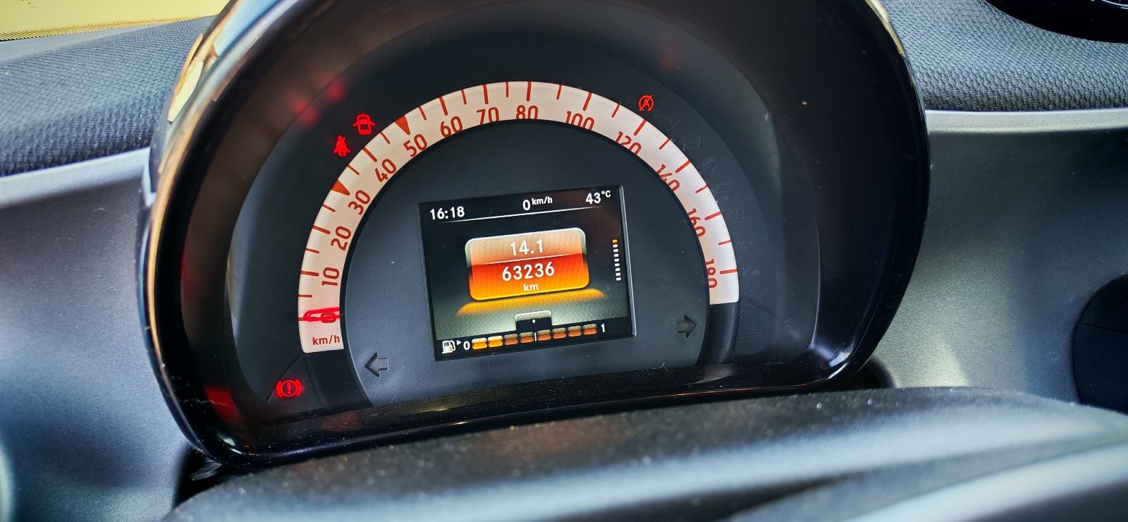 Smart fortwo coupe1.0 2019.G, fotografija 19