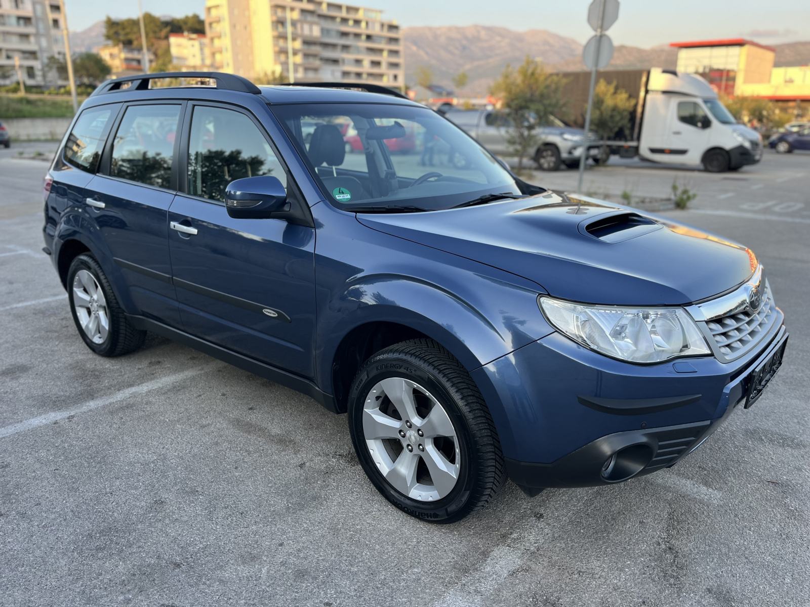 Subaru Forester 2.0D, 4x4, koža, panorama, kamera, park.senzori, fotografija 2