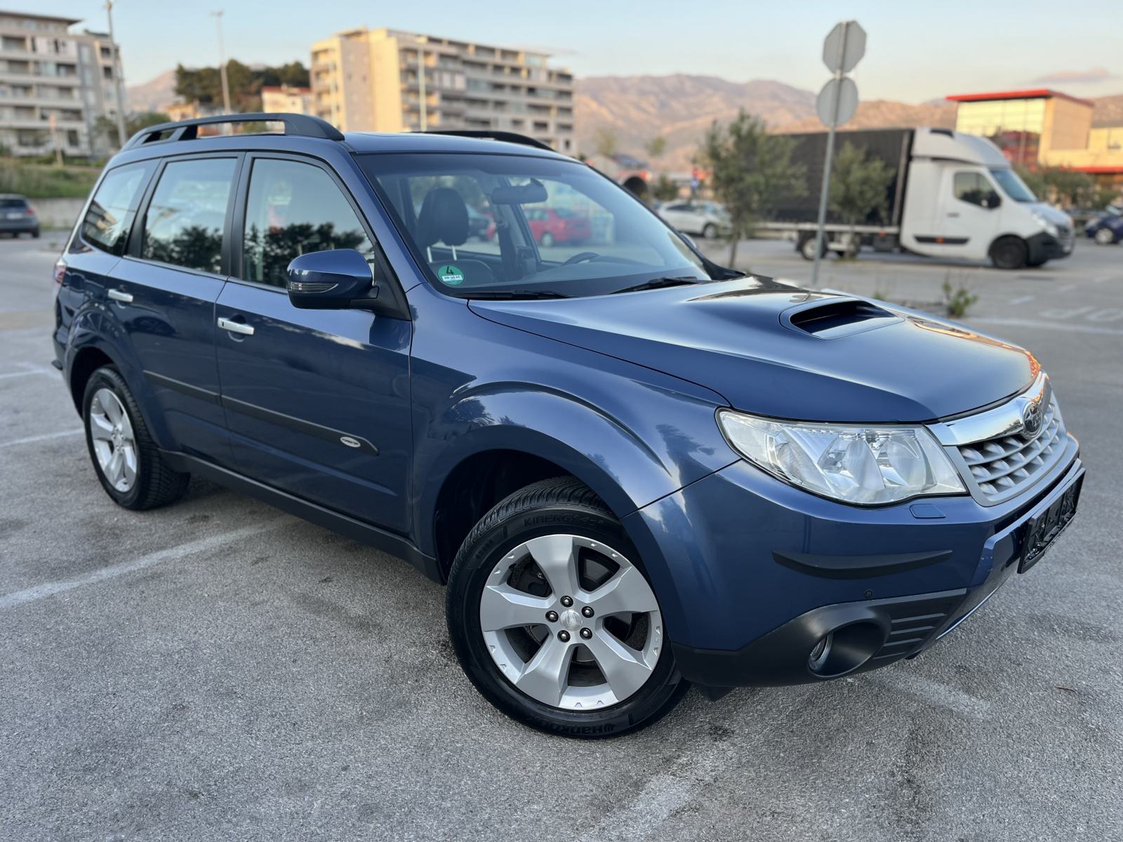 Subaru Forester 2.0D, 4x4, koža, panorama, kamera, park.senzori, fotografija 6