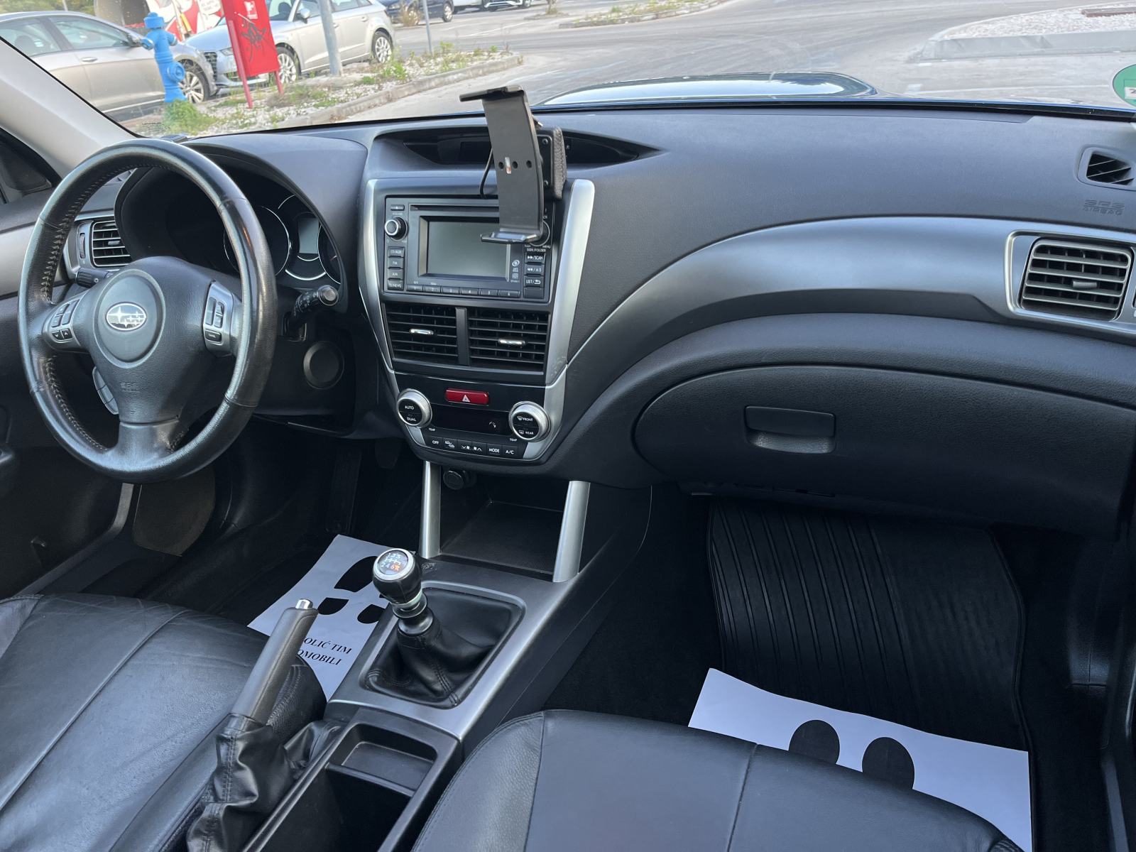 Subaru Forester 2.0D, 4x4, koža, panorama, kamera, park.senzori, fotografija 12