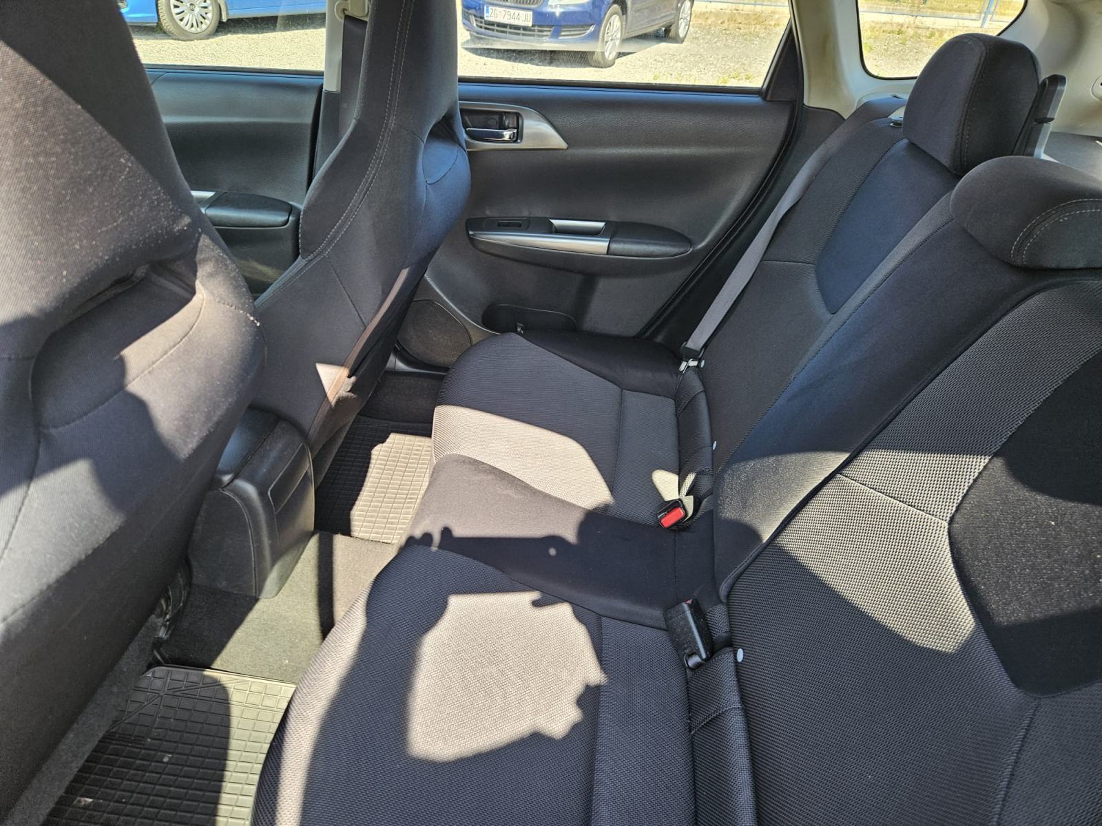 Subaru Impreza 2,0 D AWD KLIMA,XENON SVJETLA, fotografija 18