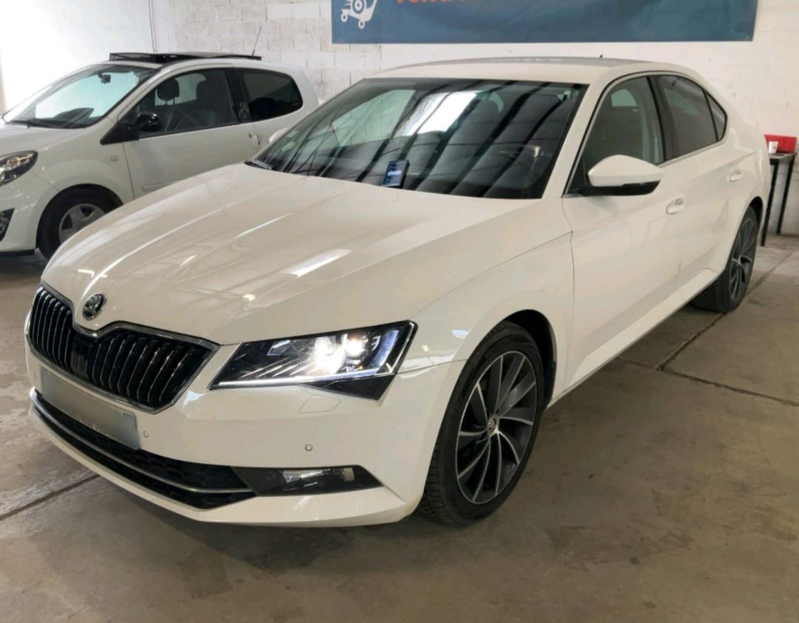 Superb 2,0 TDI DSG ● STYLE ● ALCANTARA - AMBI - MEMORIJA ● JAMSTVO, pogled izvana - slika 1