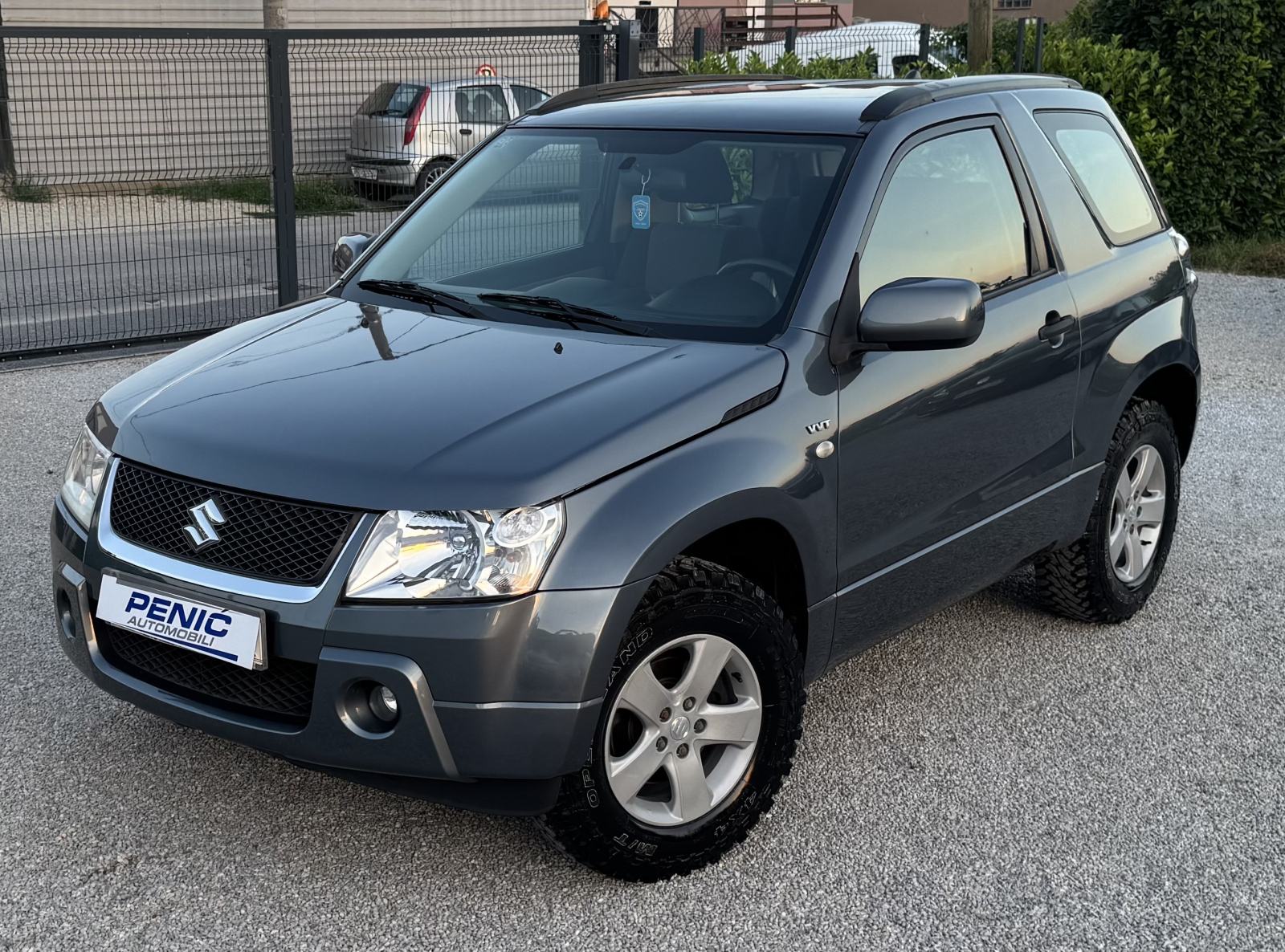 Suzuki Grand Vitara 1,6 4x4 - KRATKA = 136 000 km = NIJE UVOZ, fotografija 2