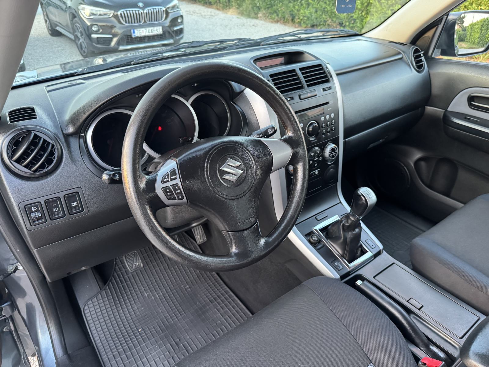 Suzuki Grand Vitara 1,6 4x4 - KRATKA = 136 000 km = NIJE UVOZ, fotografija 9