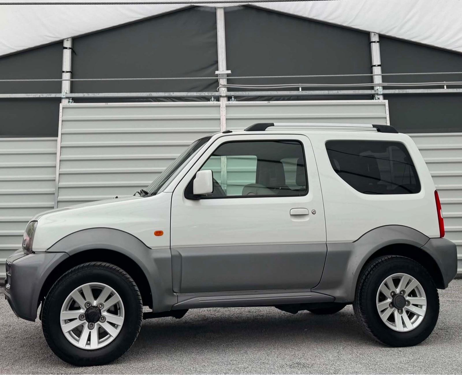 Suzuki Jimny 1.3 - 4X4 - KLIMA - ALU - USNJE - ODLIČAN, fotografija 7