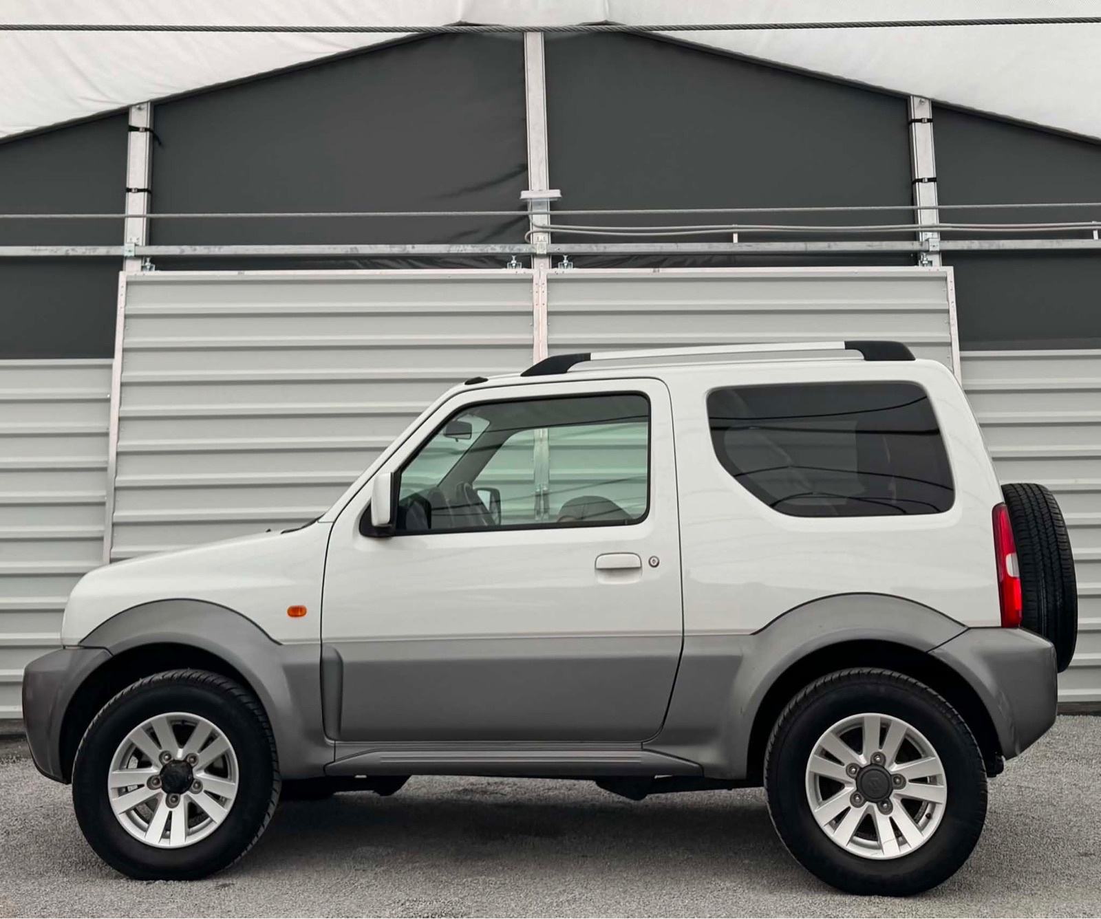 Suzuki Jimny 1.3 - 4X4 - KLIMA - ALU - USNJE - ODLIČAN, fotografija 3